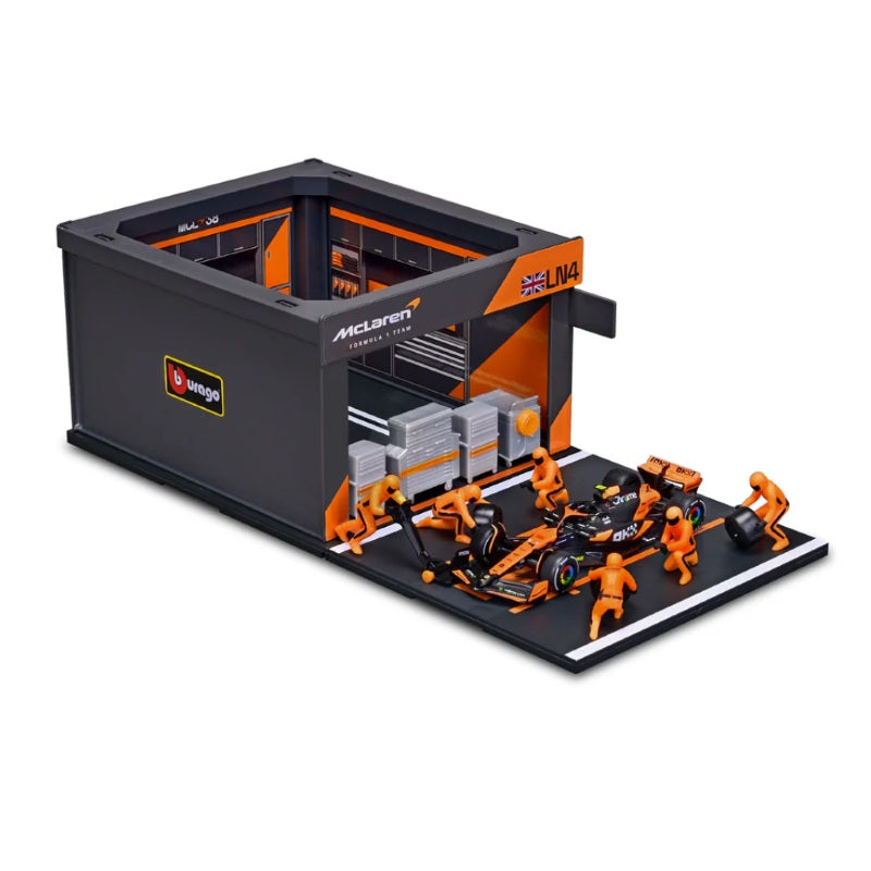 1:43 F1 MCLAREN MCL38 2024 PIT PASS DIORAMA NORRIS