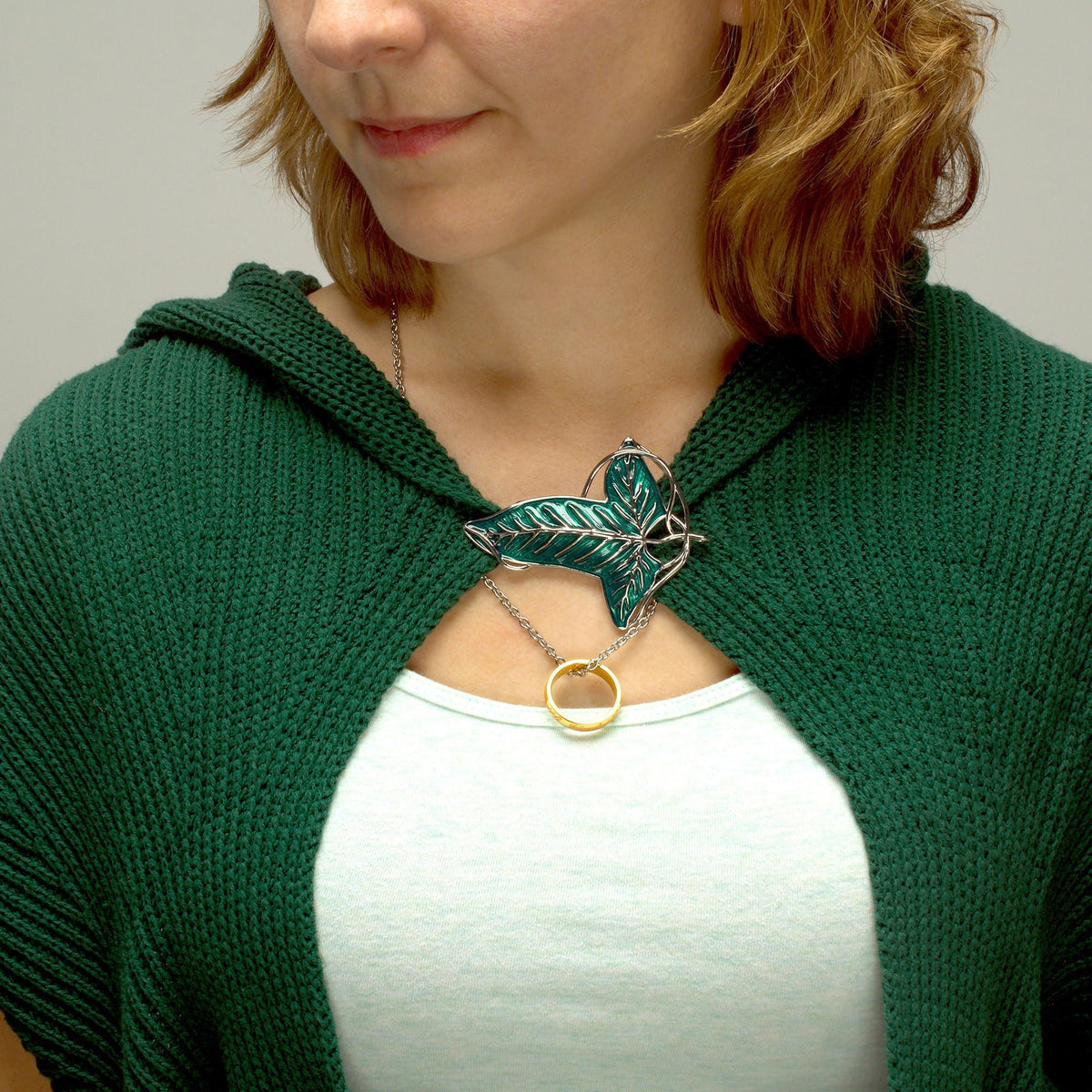 The Lord Of The Rings The One Ring In A Chain & Frodo's Brooch Set